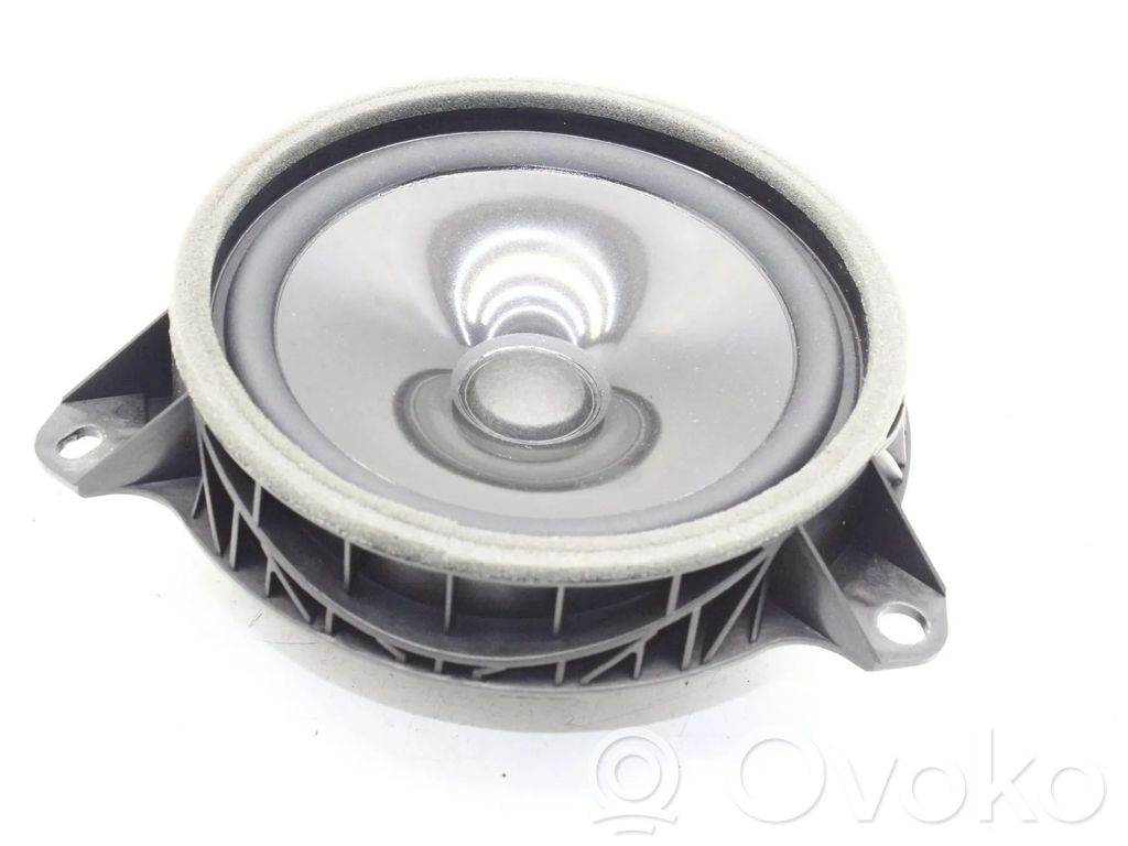 Altavoz de la puerta trasera   8616046070