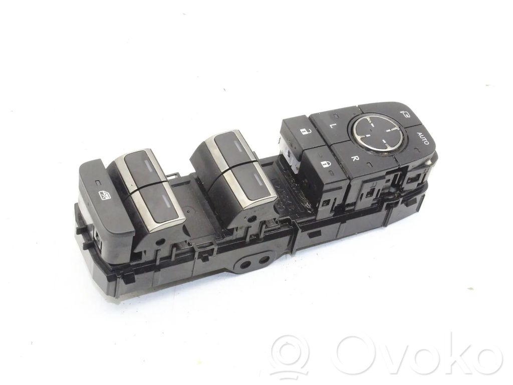Comutator comandă geamuri electrice   8404048240