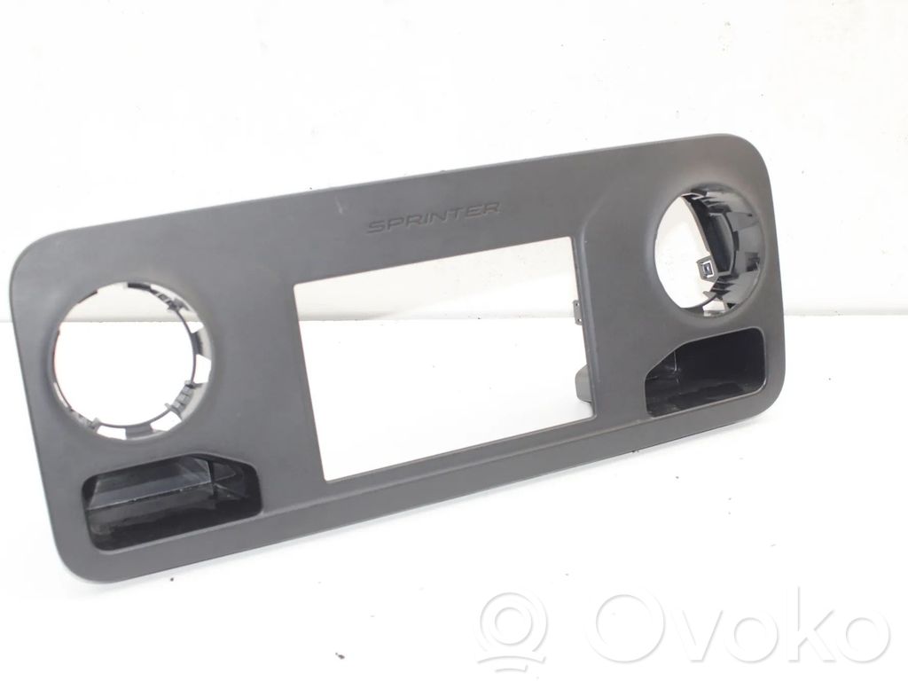 Mercedes-Benz Sprinter W907 W910 Mascherina unità principale autoradio/GPS