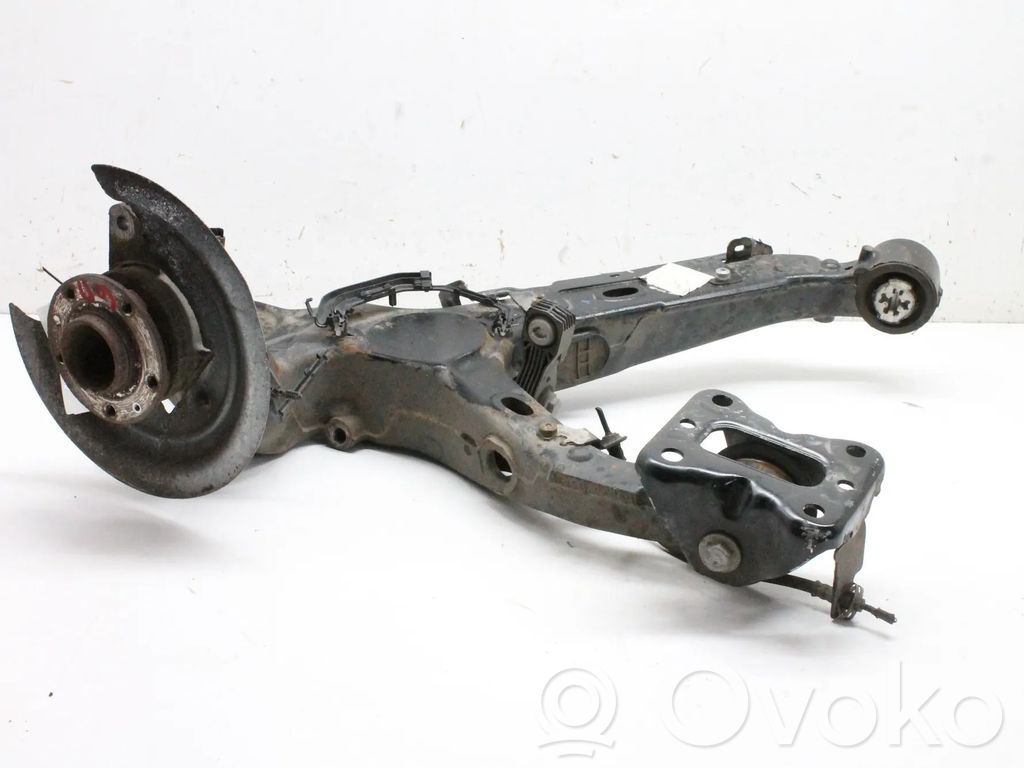 Opel Vivaro Cubo de rueda trasera 