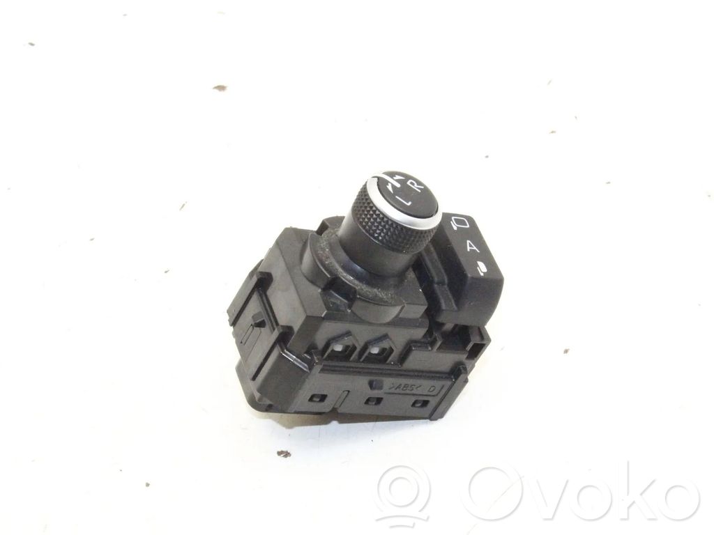 Toyota Yaris XP210 Interruptor del espejo lateral 