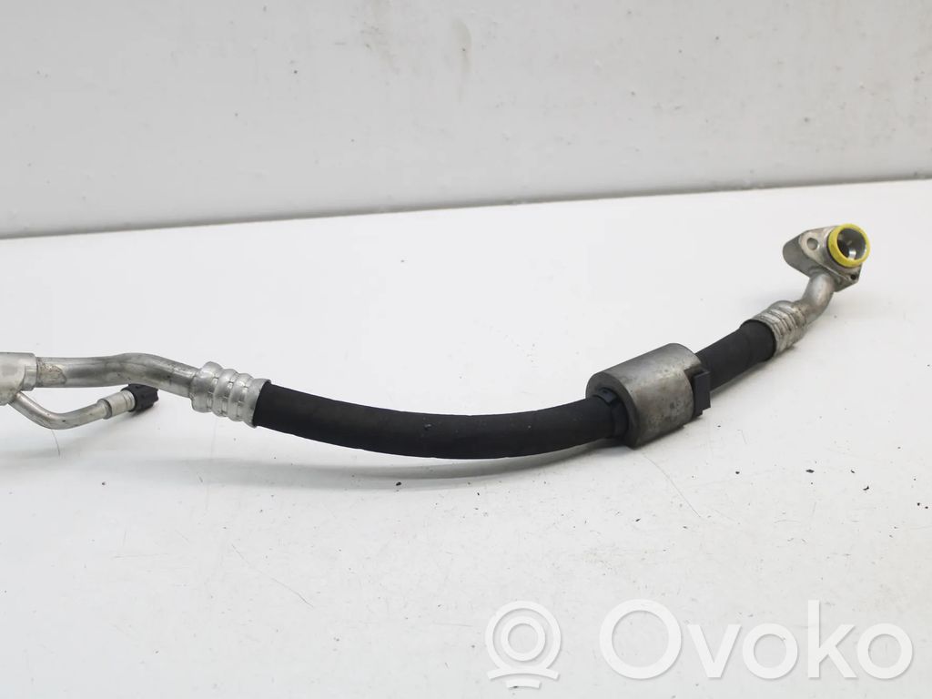 BMW 3 E90 E91 Ilmastointilaitteen putki (A/C) 