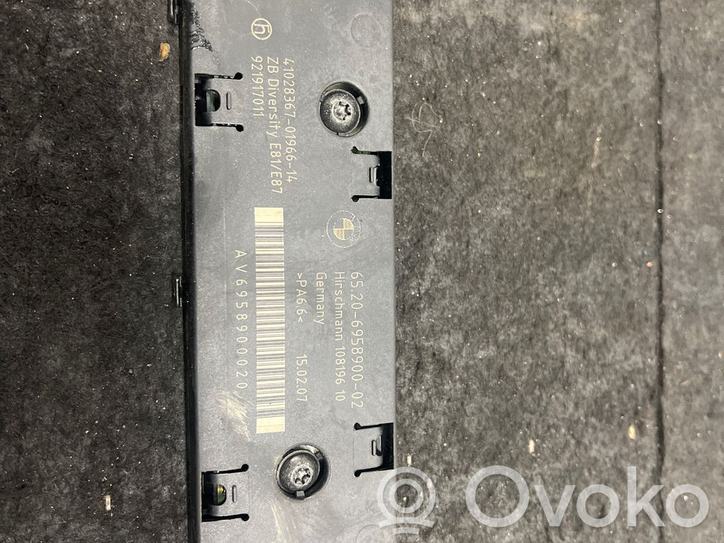 BMW 1 E81 E87 Antenos stiprintuvas 