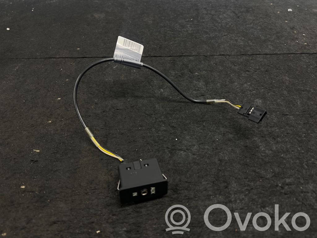 BMW 3 E90 E91 AUX in-socket connector 