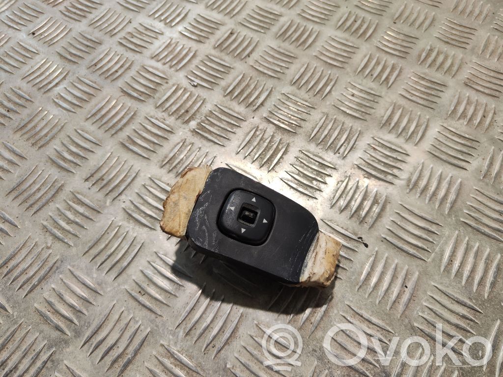 Wing mirror switch   LD4766600