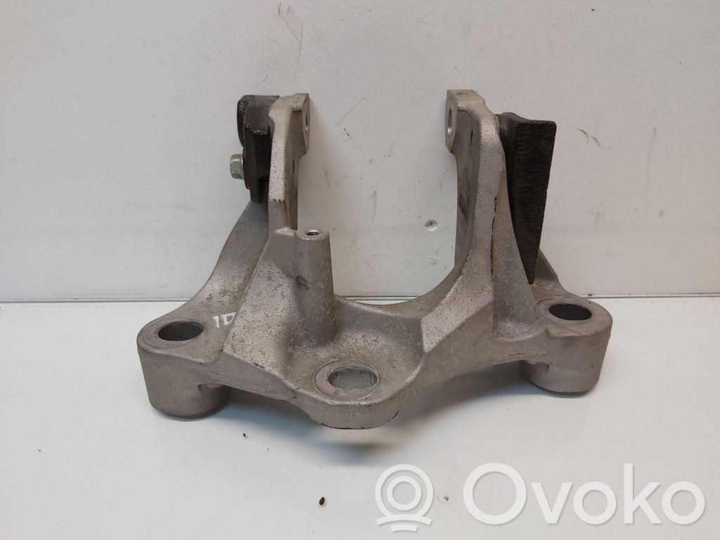 Mazda 2 Engine mounting bracket 
