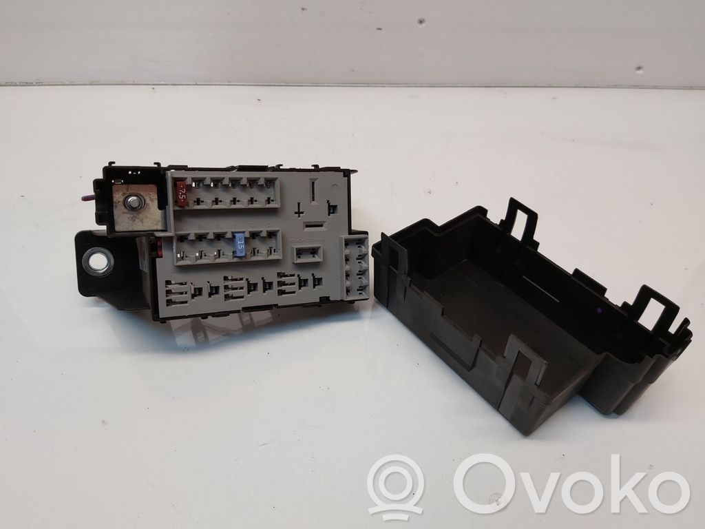 Opel Meriva B Saugiklių blokas 