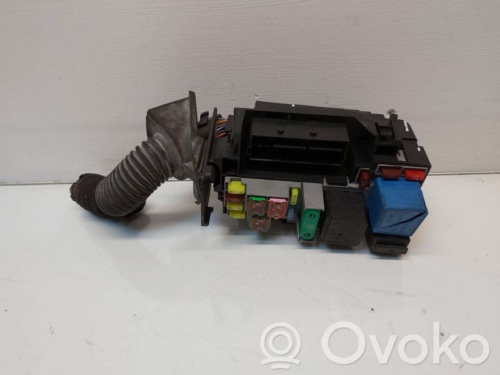 Opel Meriva B Fuse module 