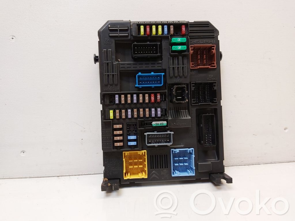 Opel Crossland X Fuse module 