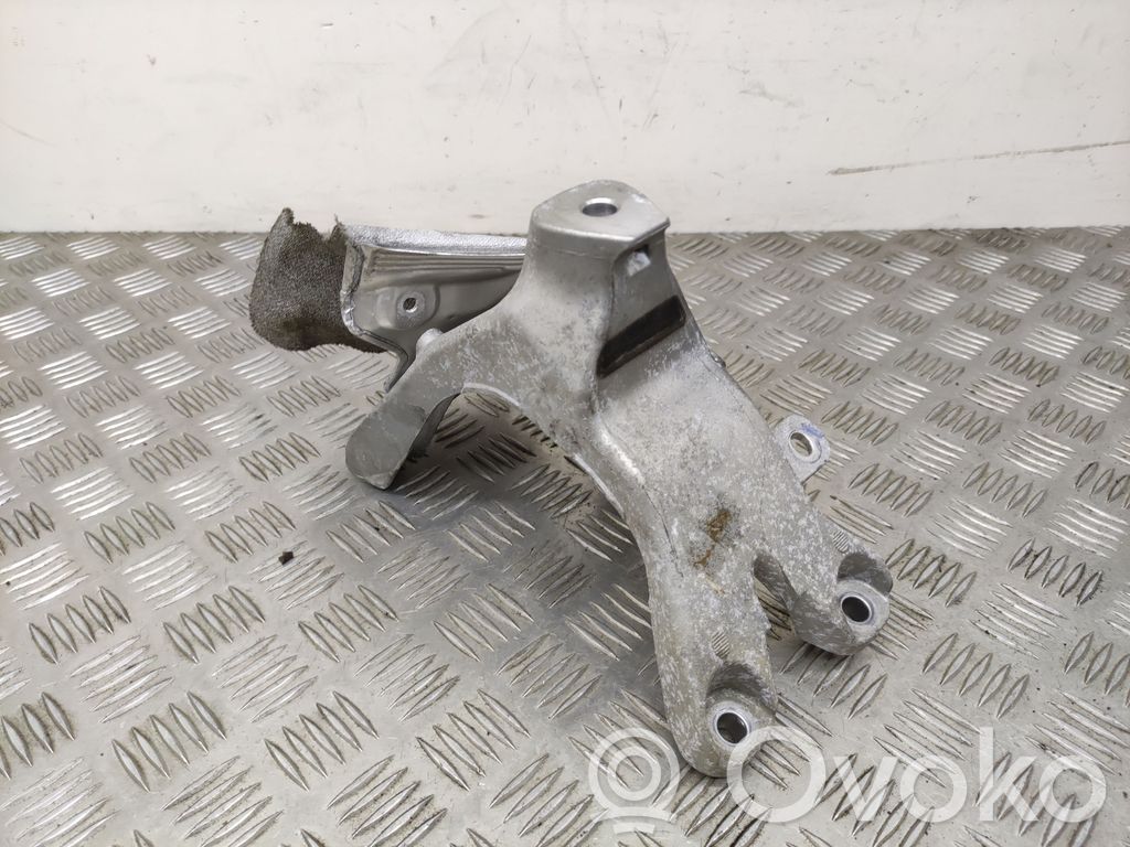 Audi A4 S4 B8 8K Engine mounting bracket 