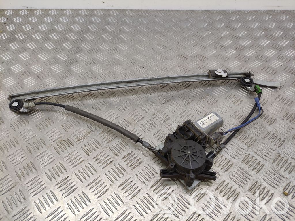 Opel Vivaro Front door window regulator with motor 