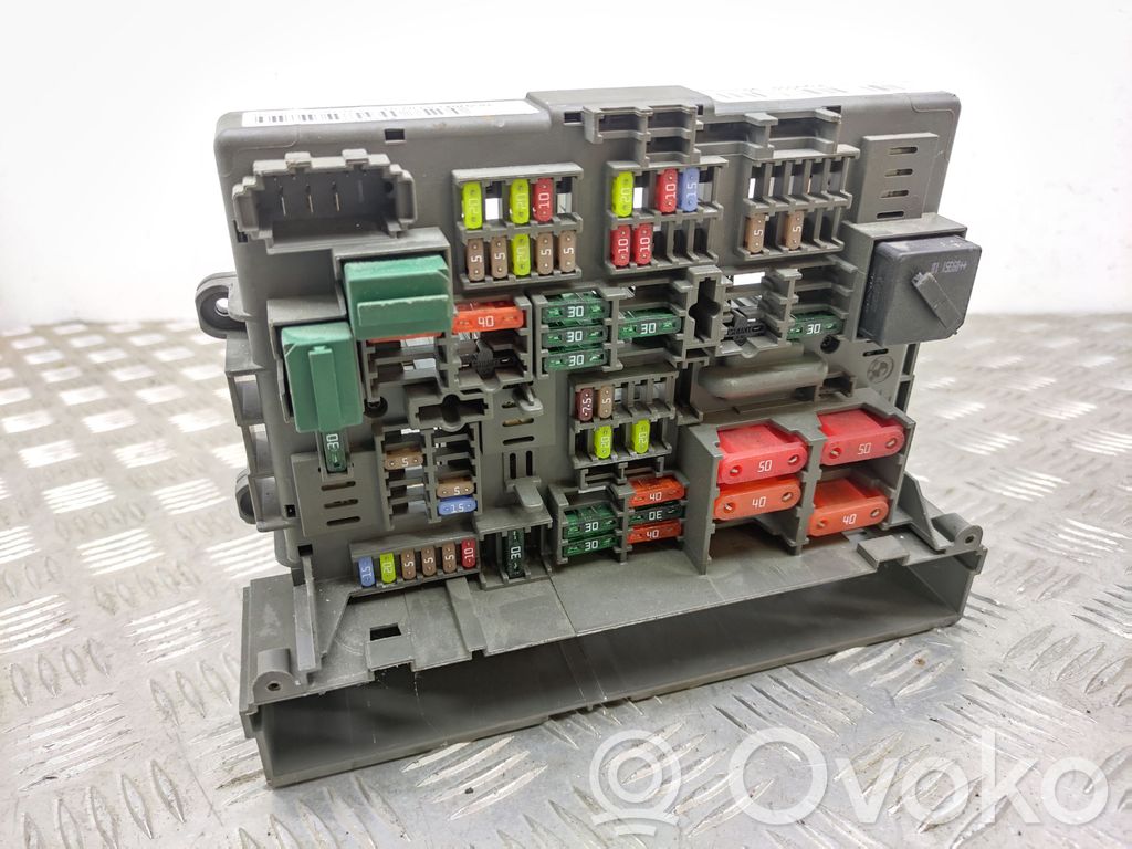 BMW 1 E81 E87 Fuse module 