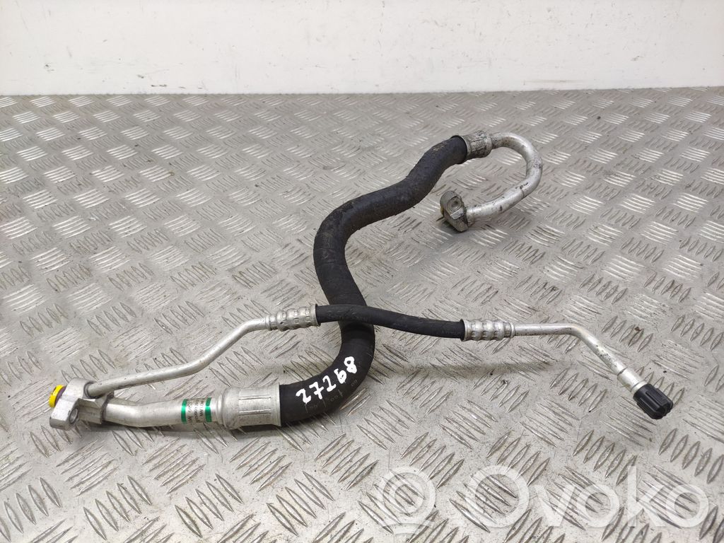 BMW 1 E81 E87 Ilmastointilaitteen putki (A/C) 