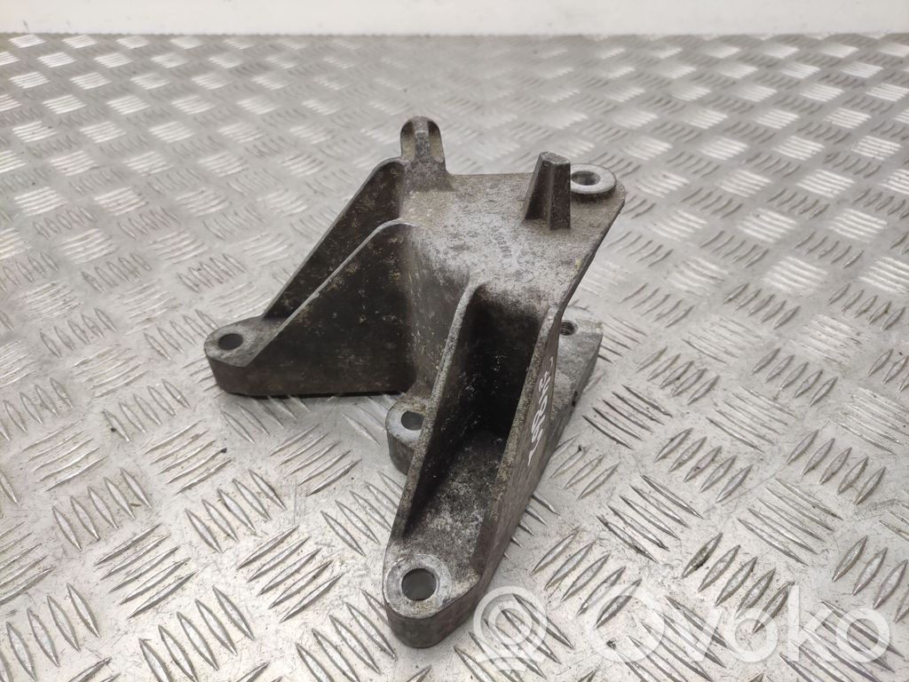 Opel Insignia A Engine mounting bracket 
