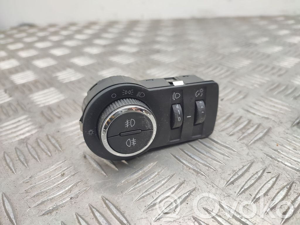 Opel Astra J Light switch 