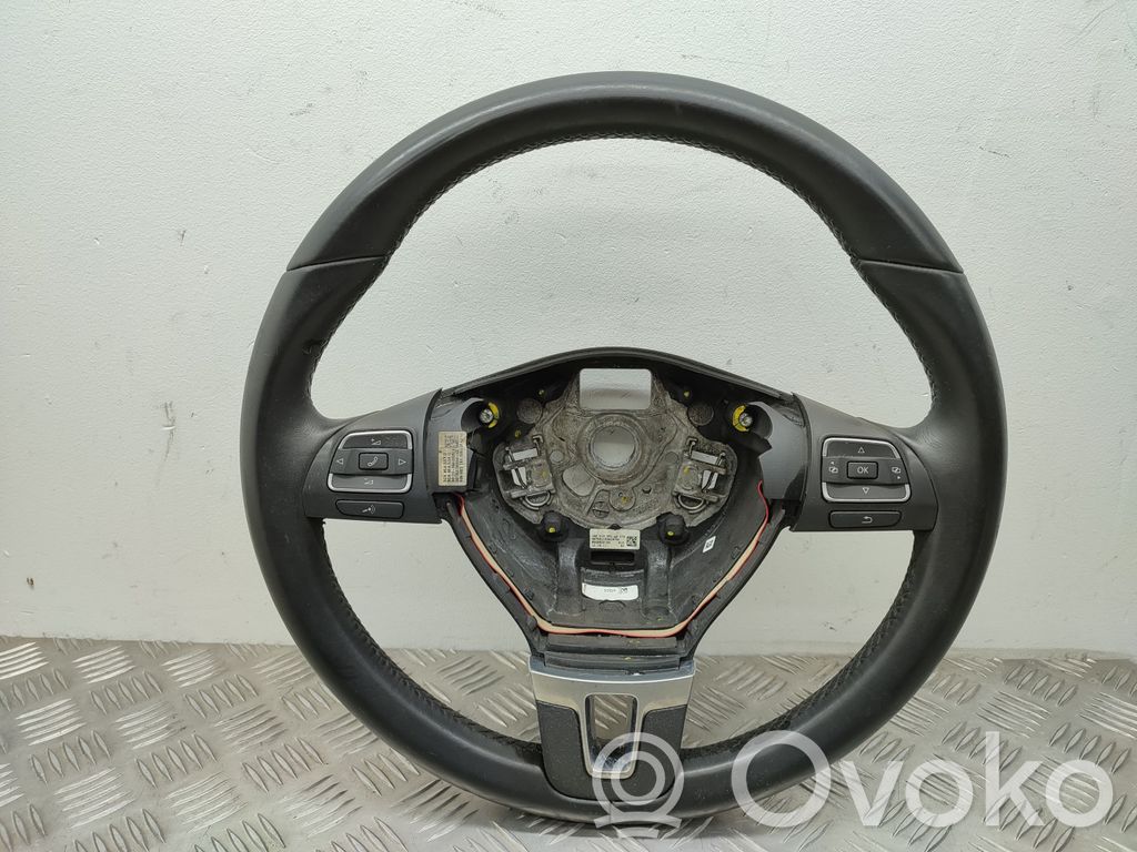 Volkswagen Golf VI Steering wheel 
