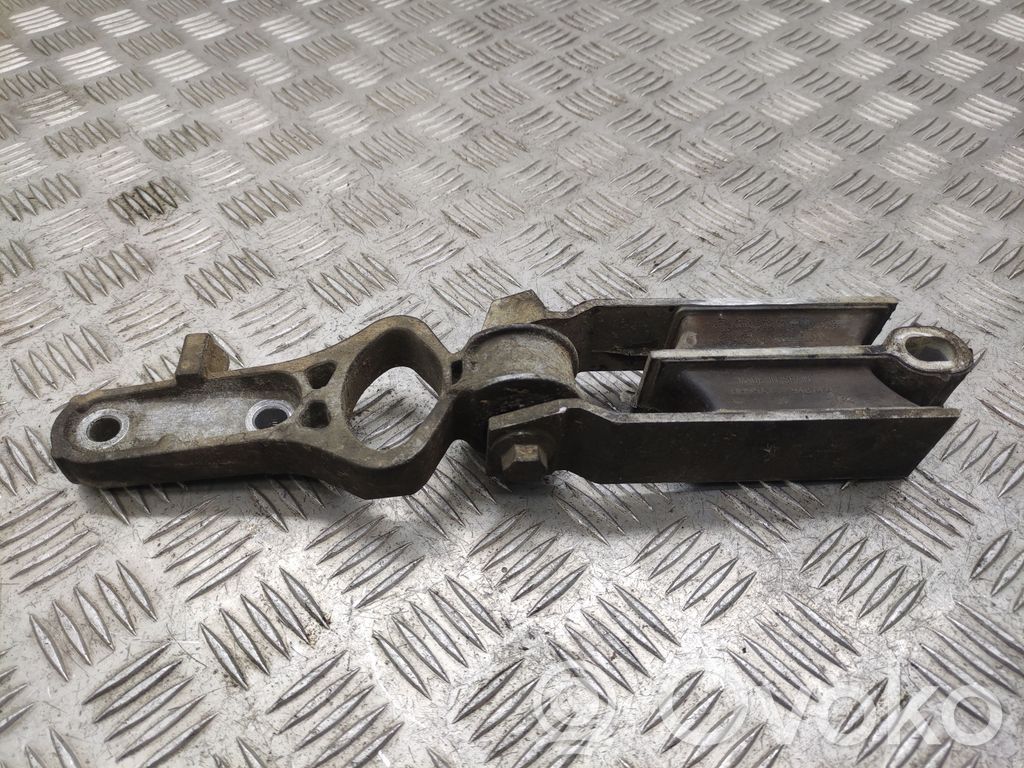 Volvo S80 Engine mount bracket 