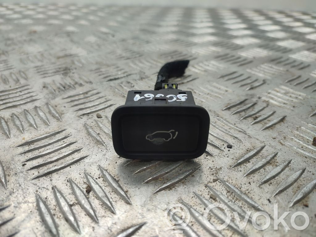 KIA Sorento Tailgate/boot open switch button 