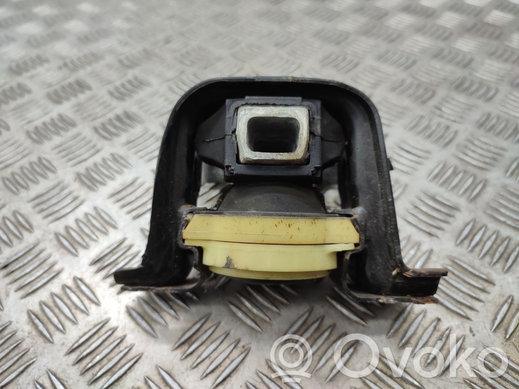 Peugeot 2008 I Engine mount bracket 