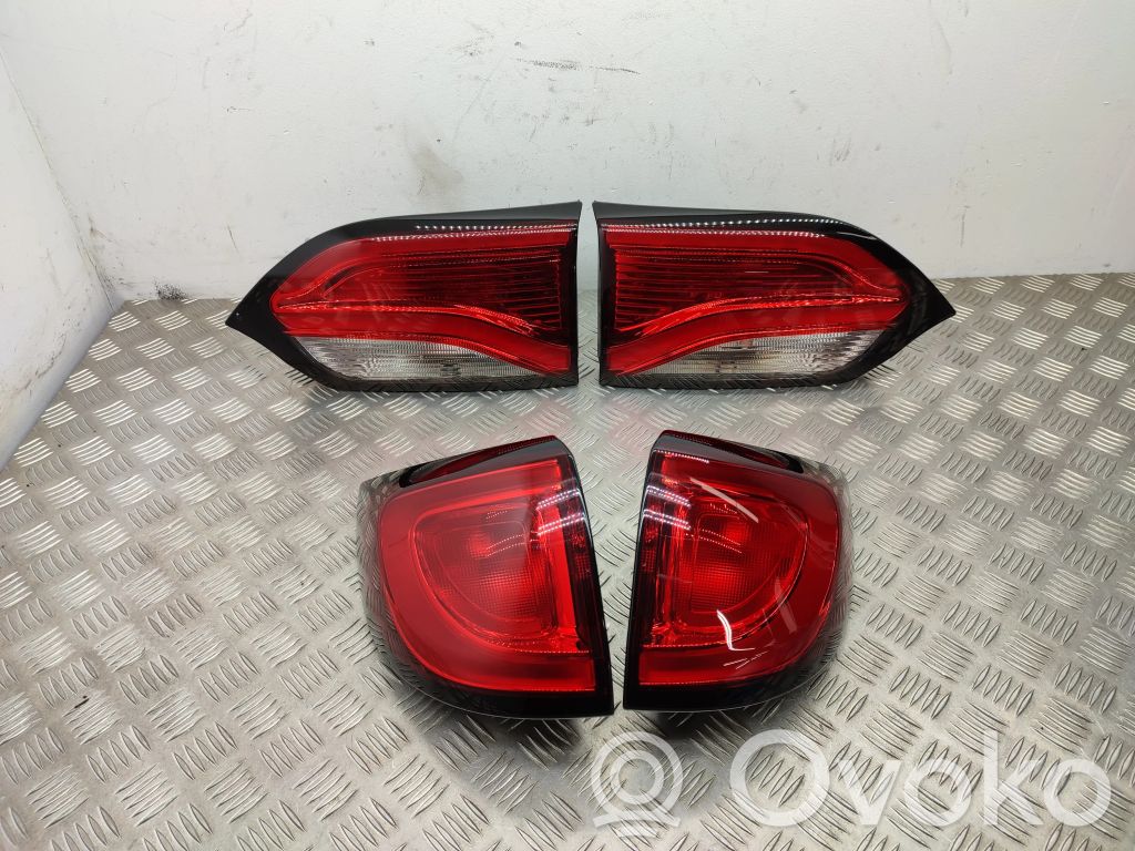 Chrysler Pacifica Rear/tail lights set 