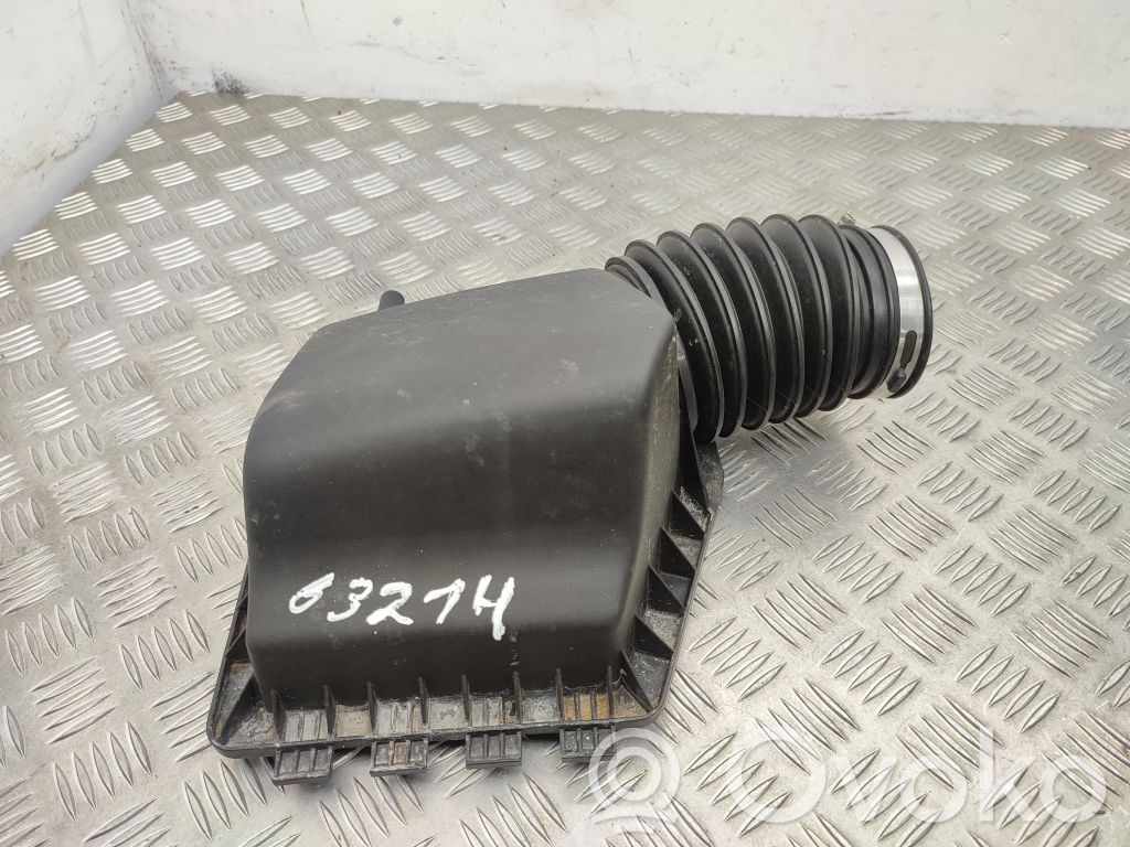 Chrysler Pacifica Air filter box cover 