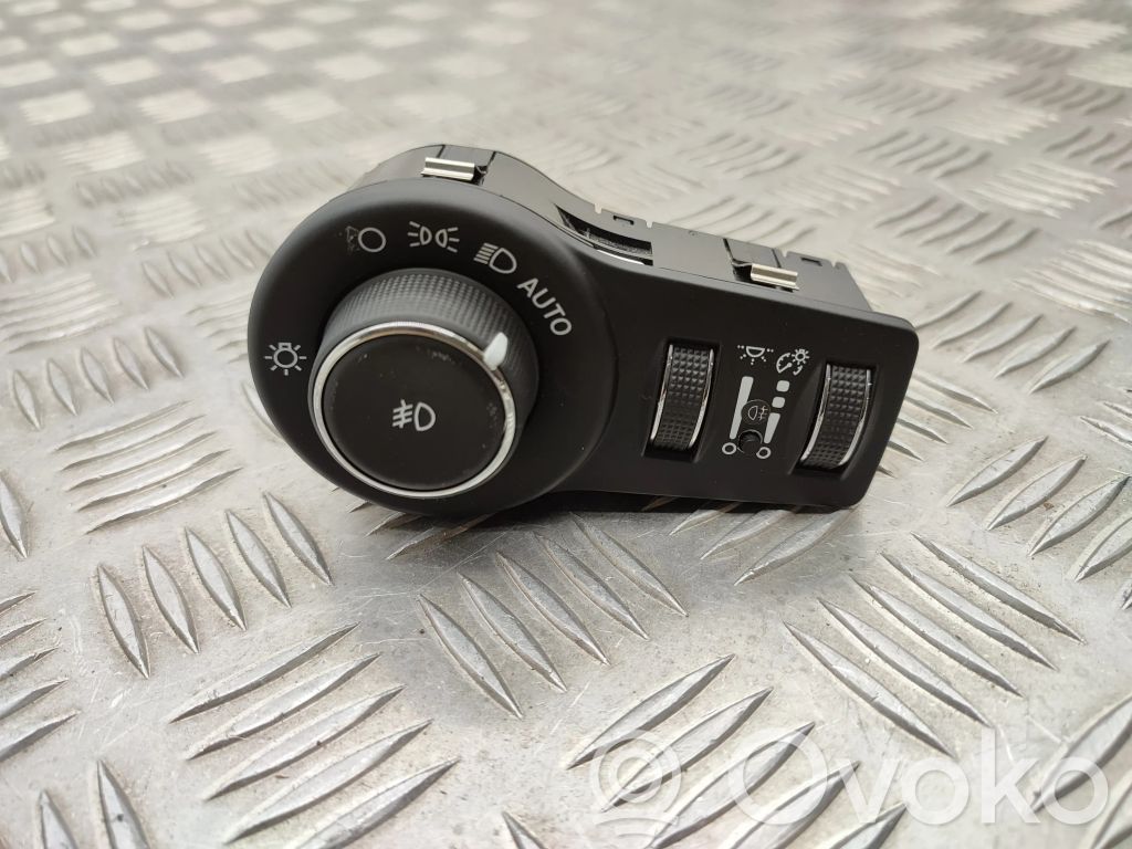 Chrysler Pacifica Light switch 