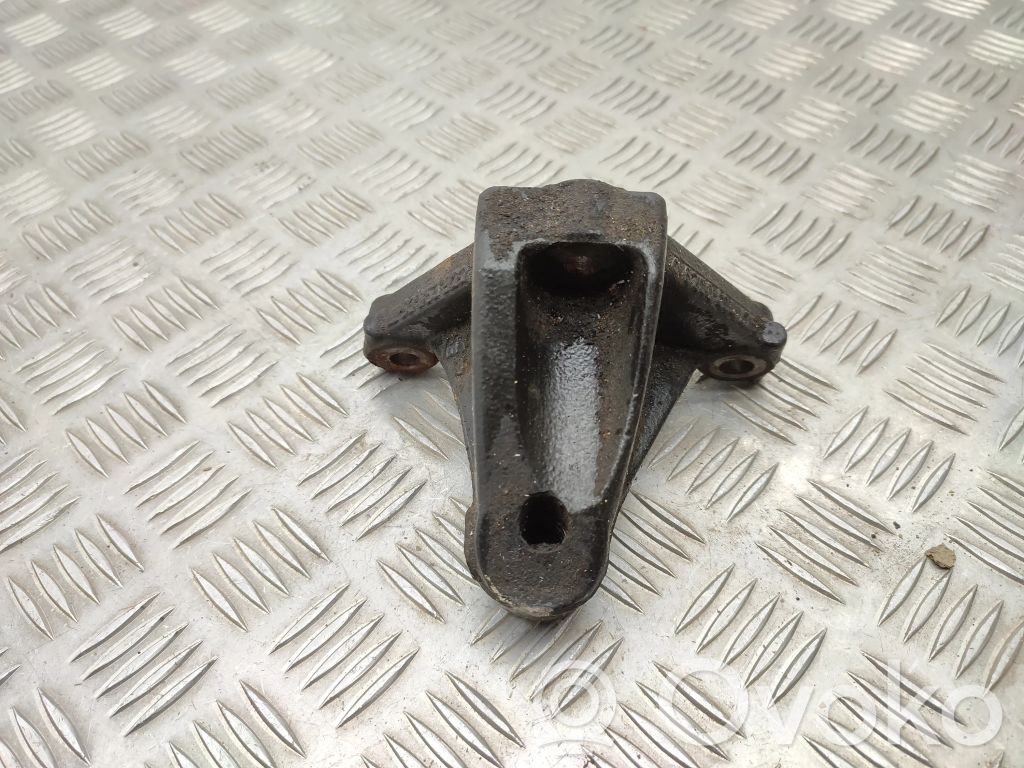 Opel Vivaro Engine mounting bracket 