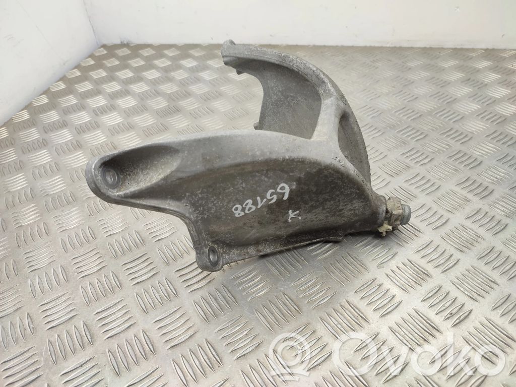 Audi A4 S4 B9 Engine mounting bracket 