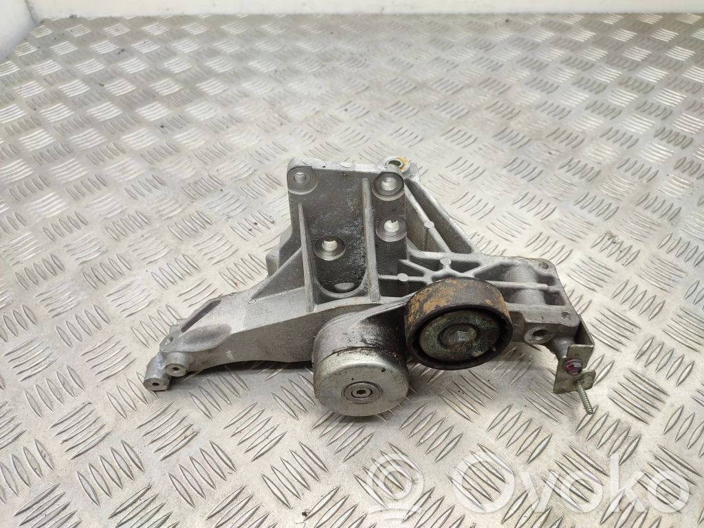 Fiat 500L Engine mounting bracket 
