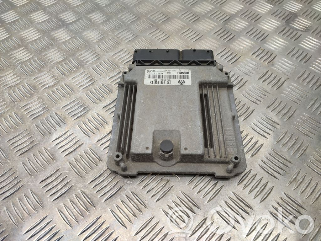 Volkswagen Touran I Engine control unit/module 