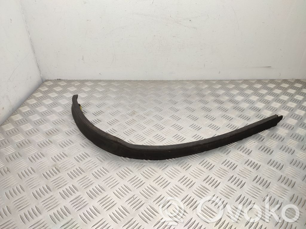 Opel Corsa E Etupuskurin reuna 