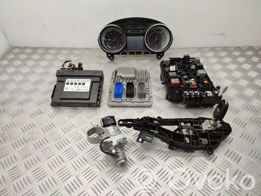 Opel Astra K Engine ECU kit and lock set 