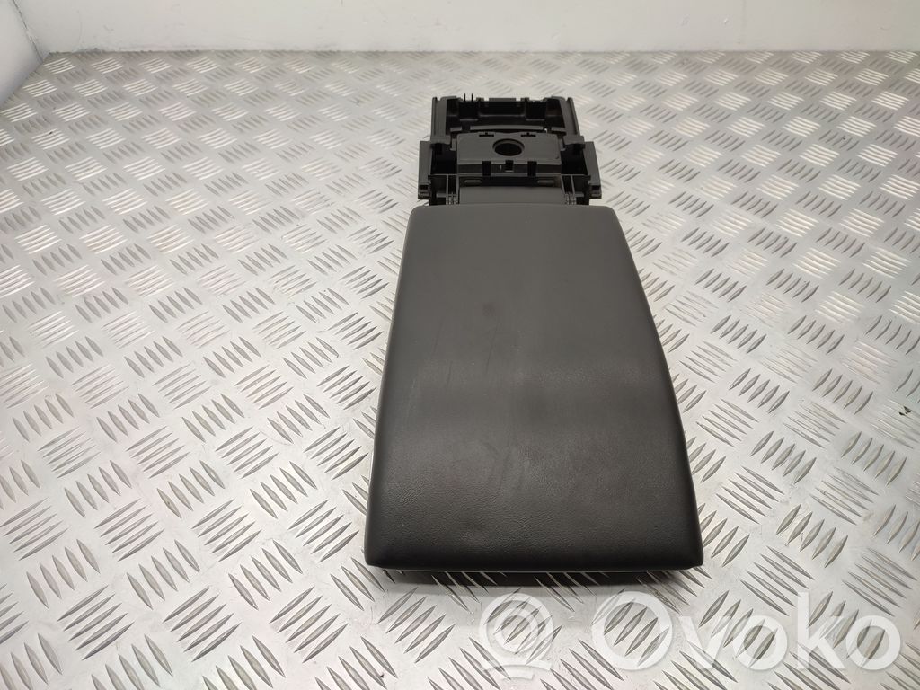 Volvo XC70 Armrest 