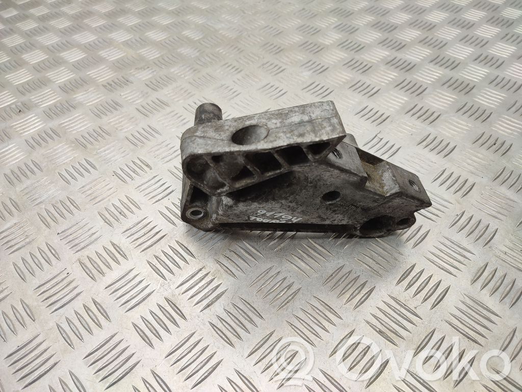 Volkswagen Touran III Engine mounting bracket 