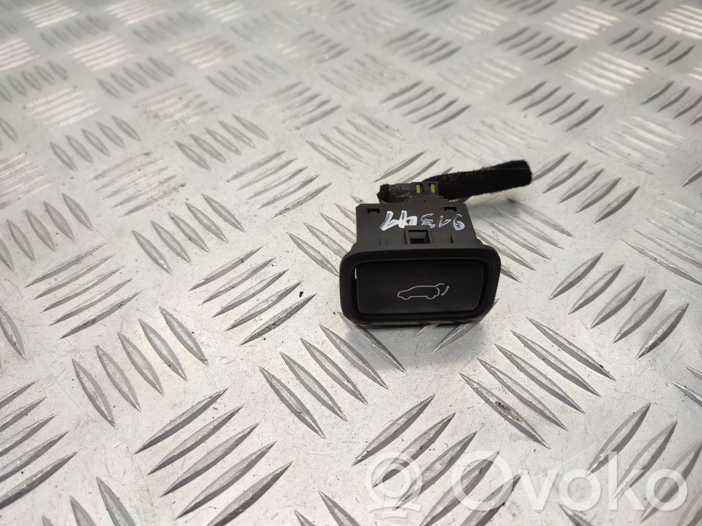 KIA Sorento Tailgate/boot open switch button 