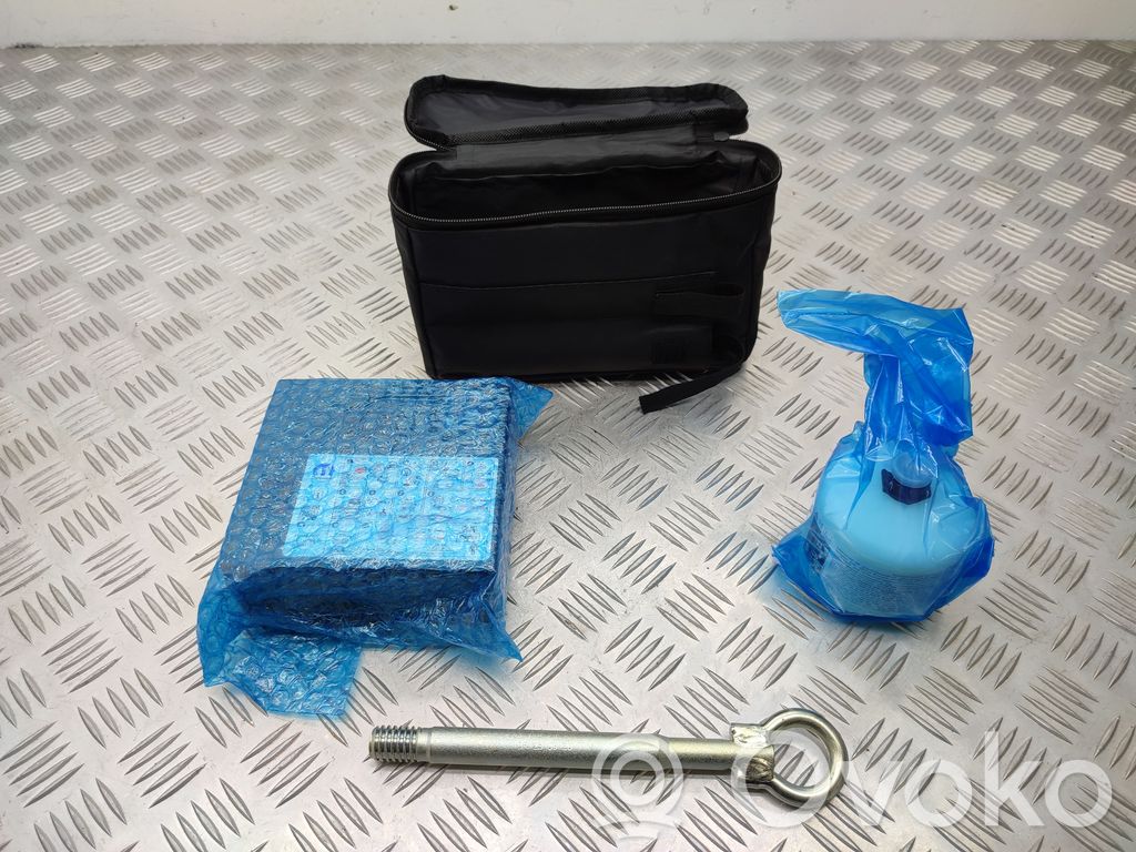 Opel Astra L Tool box 