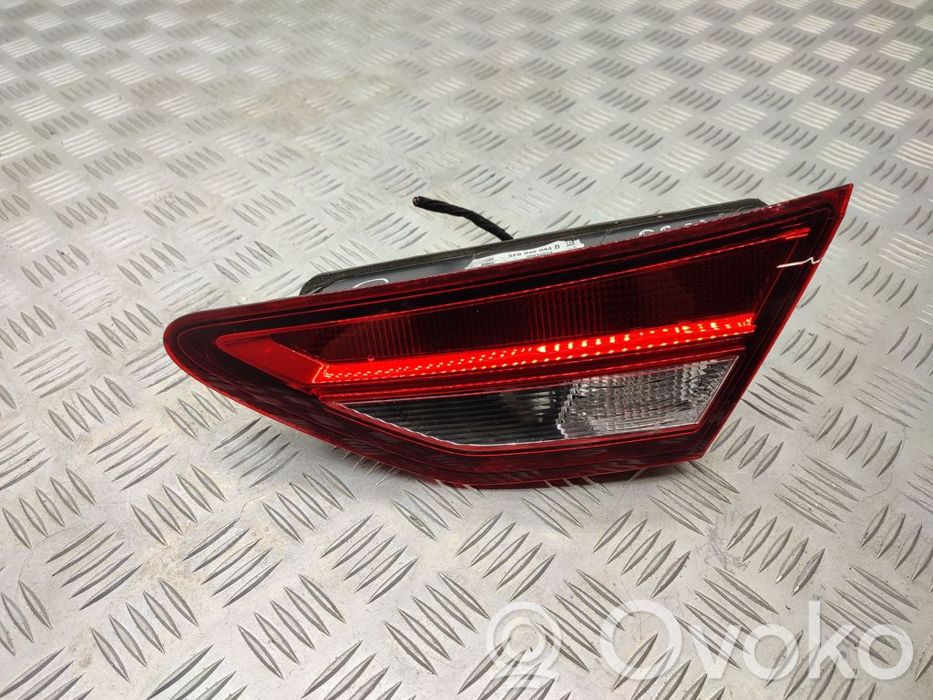 Seat Leon (5F) Galinis žibintas dangtyje 