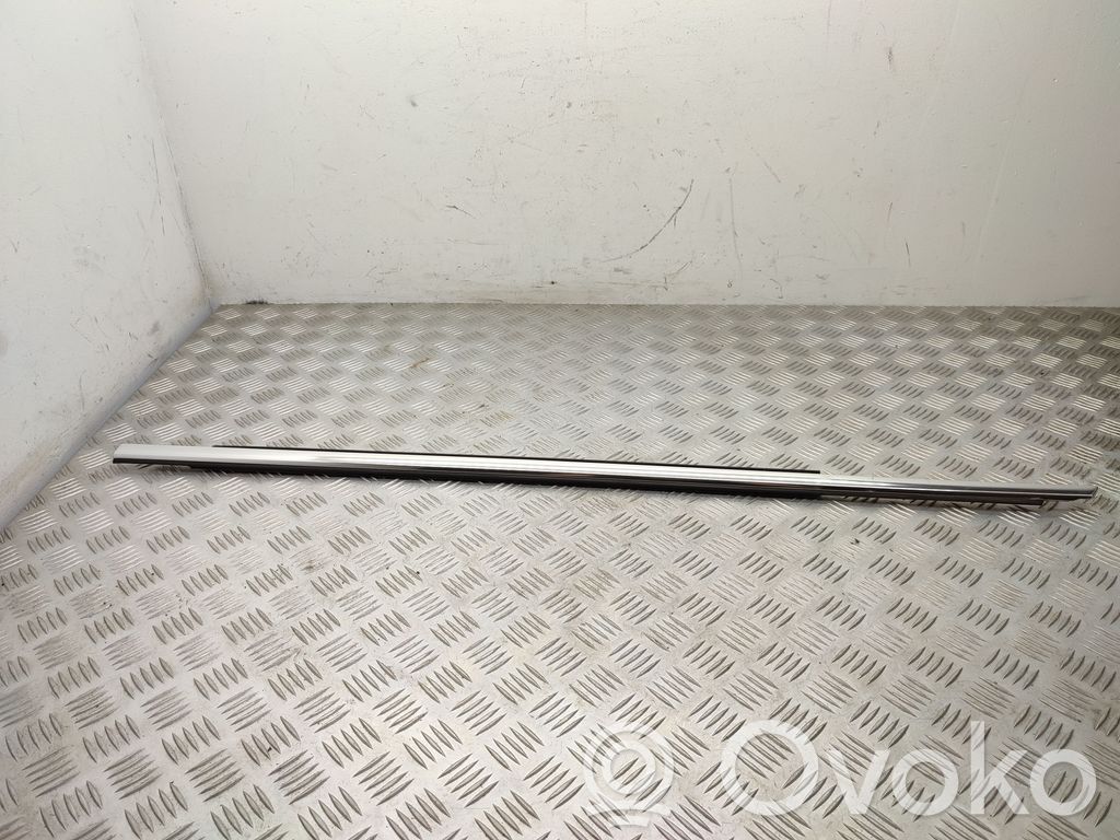 Audi Q5 SQ5 8R Listwa / Uszczelka szyby drzwi przednich 
