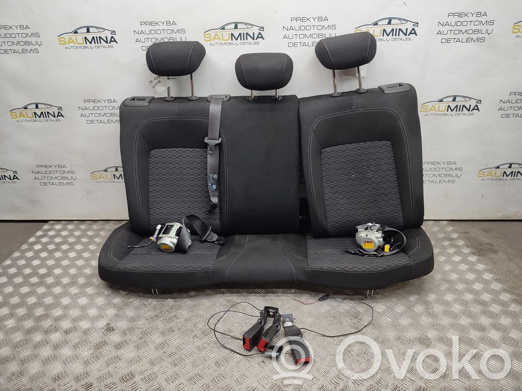 Opel Astra K Segunda fila de asientos 