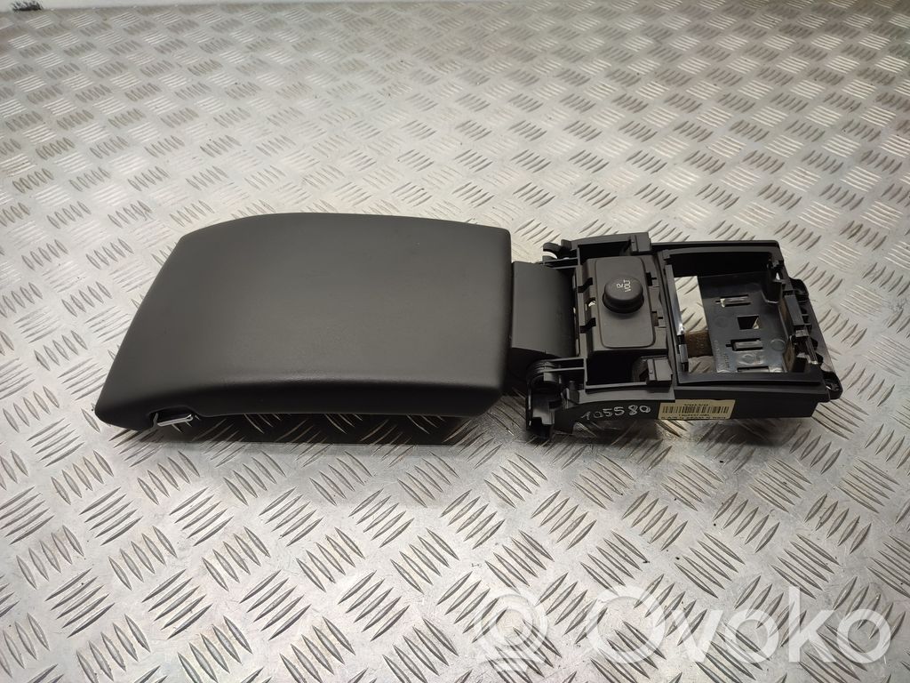 Volvo XC70 Armrest 