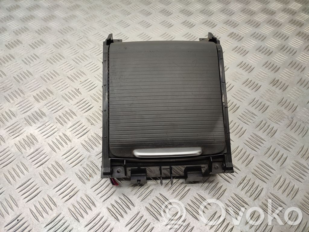 Volvo XC70 Uchwyt na kubek deski rozdzielczej 