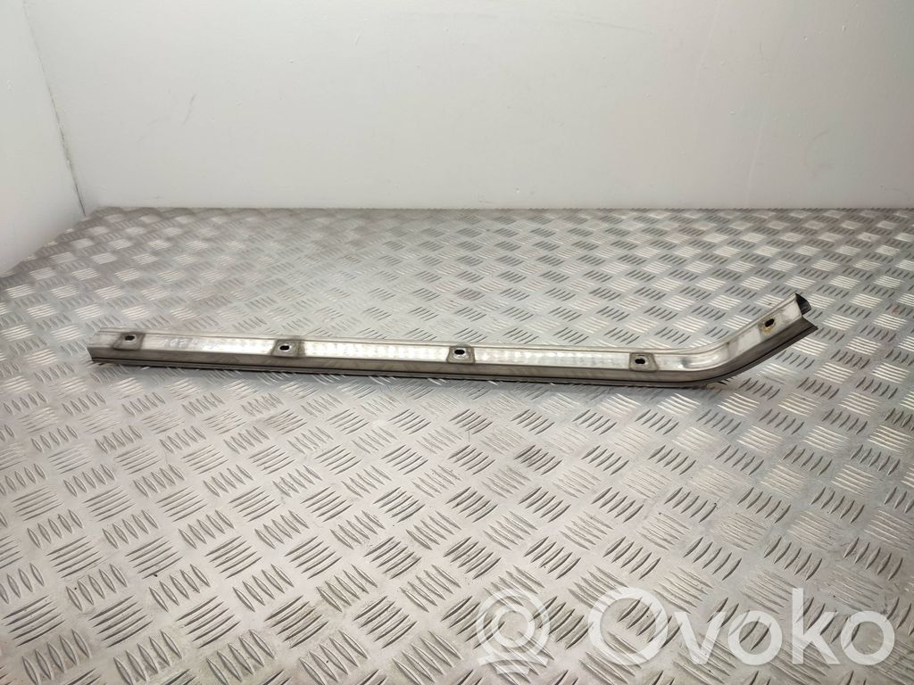 Volkswagen Caddy Guía inferior de puerta corredera 