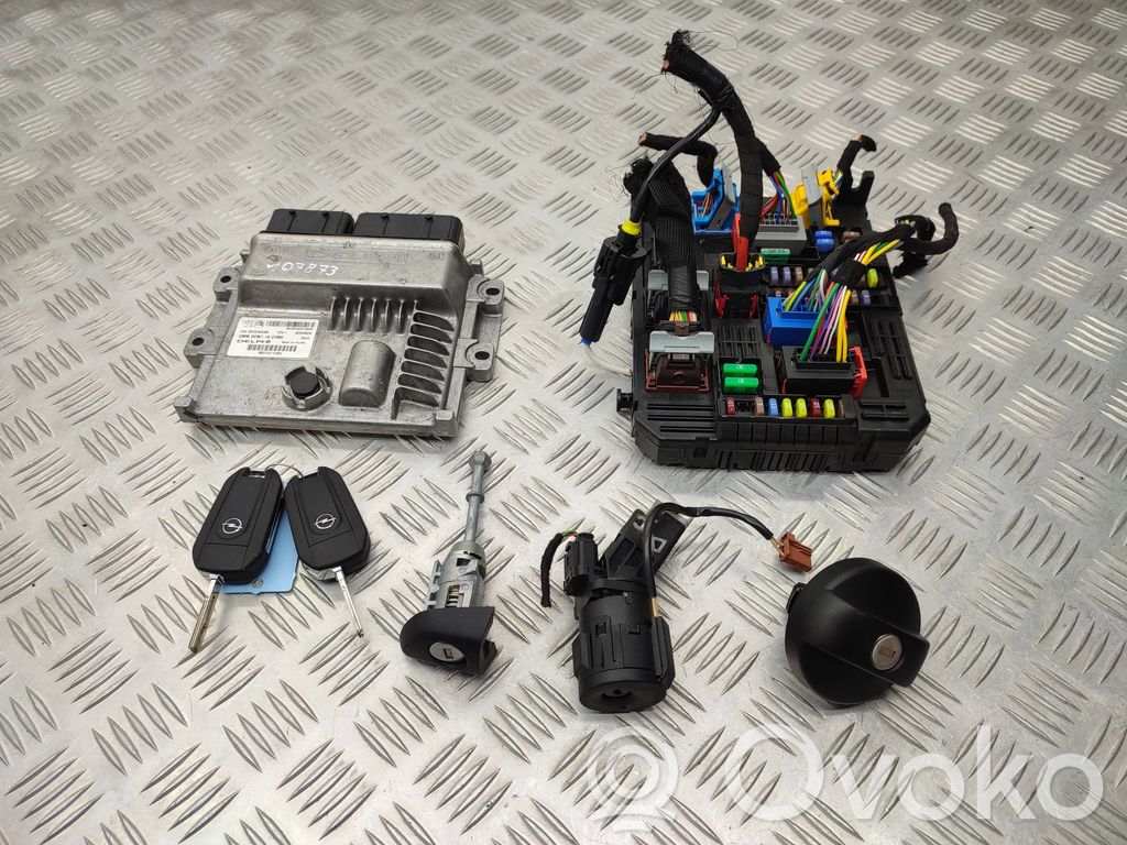 Opel Vivaro Engine ECU kit and lock set 