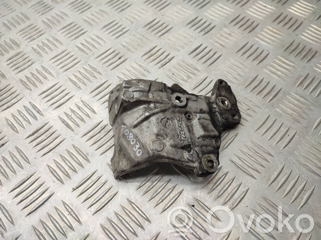 Citroen C5 Engine mounting bracket 