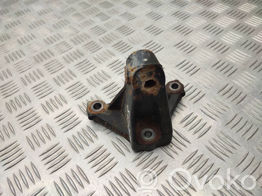 Opel Vivaro Engine mounting bracket 