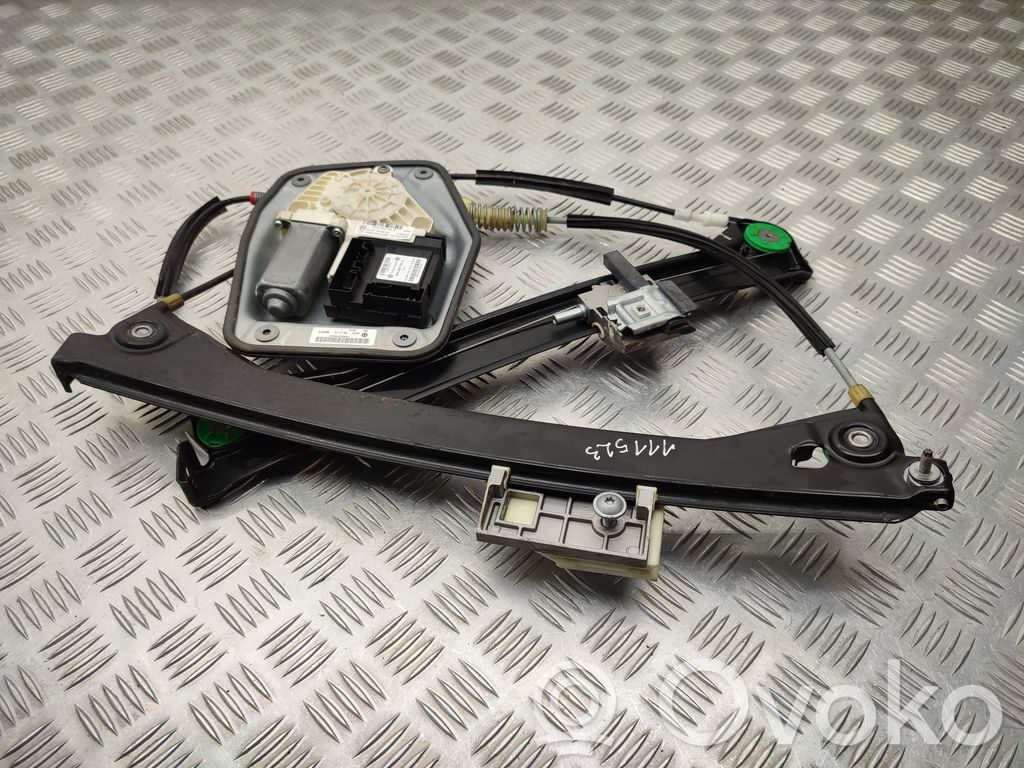 Volkswagen Scirocco Front door window regulator with motor 
