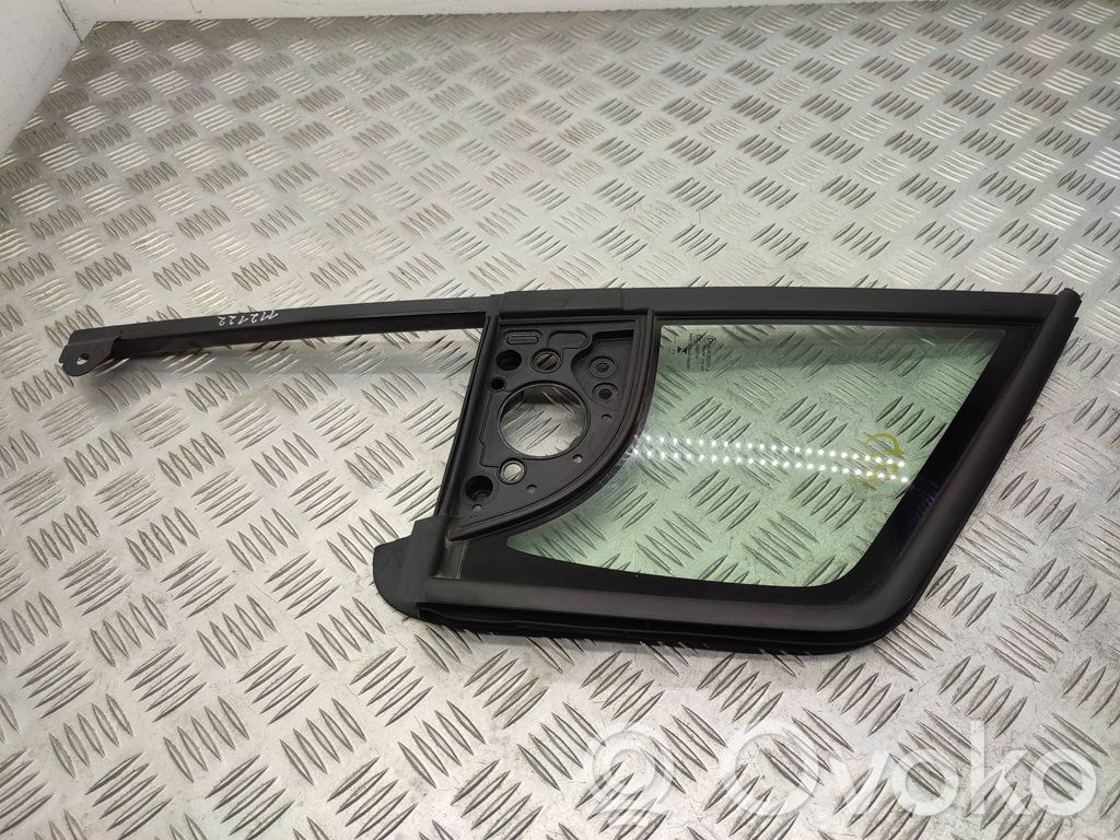 Opel Combo E Ventanilla de ventilación de la puerta delantera cuatro puertas 