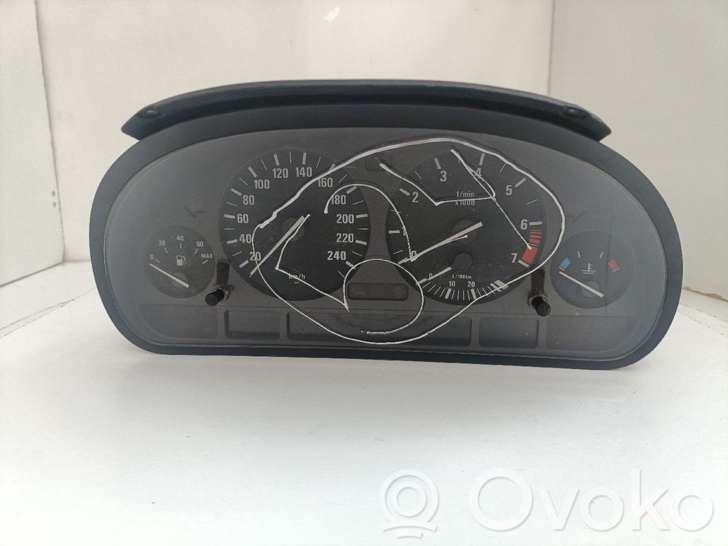 Geschwindigkeitsmesser Cockpit   6906991