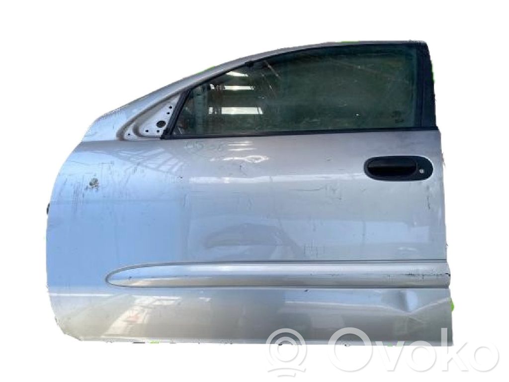 Nissan Almera N16 Priekinės durys 