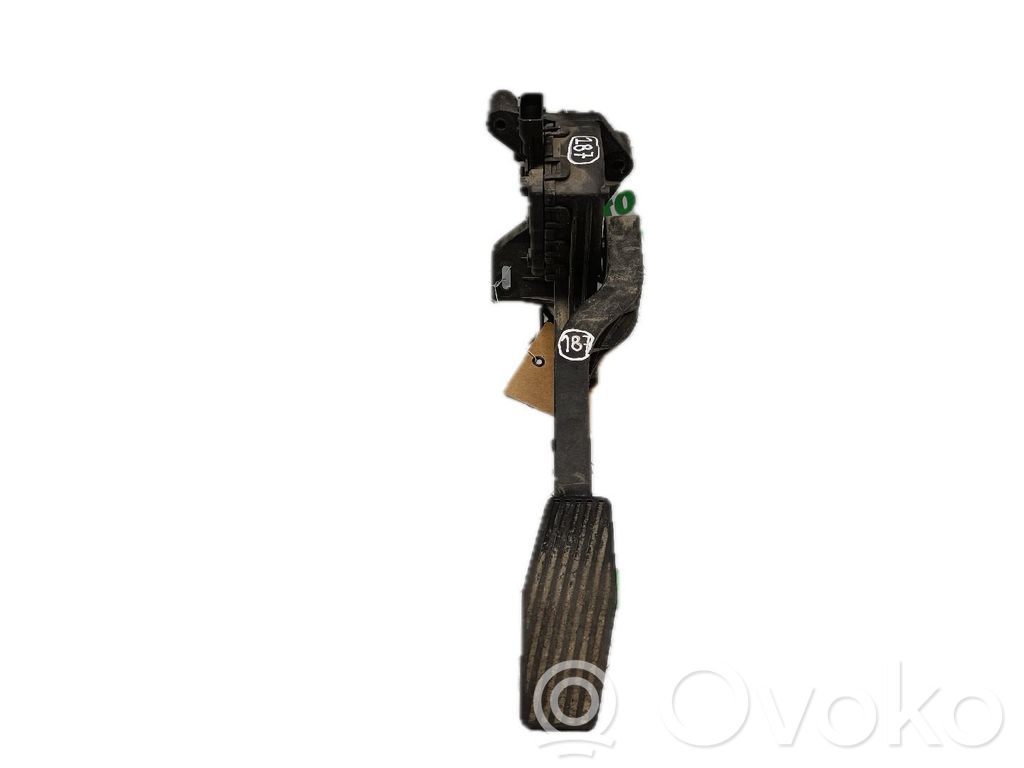 Akceleratoriaus pedalas   6PV00811000